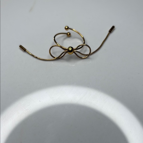 Accessories - Elegant Gold Bow Ring